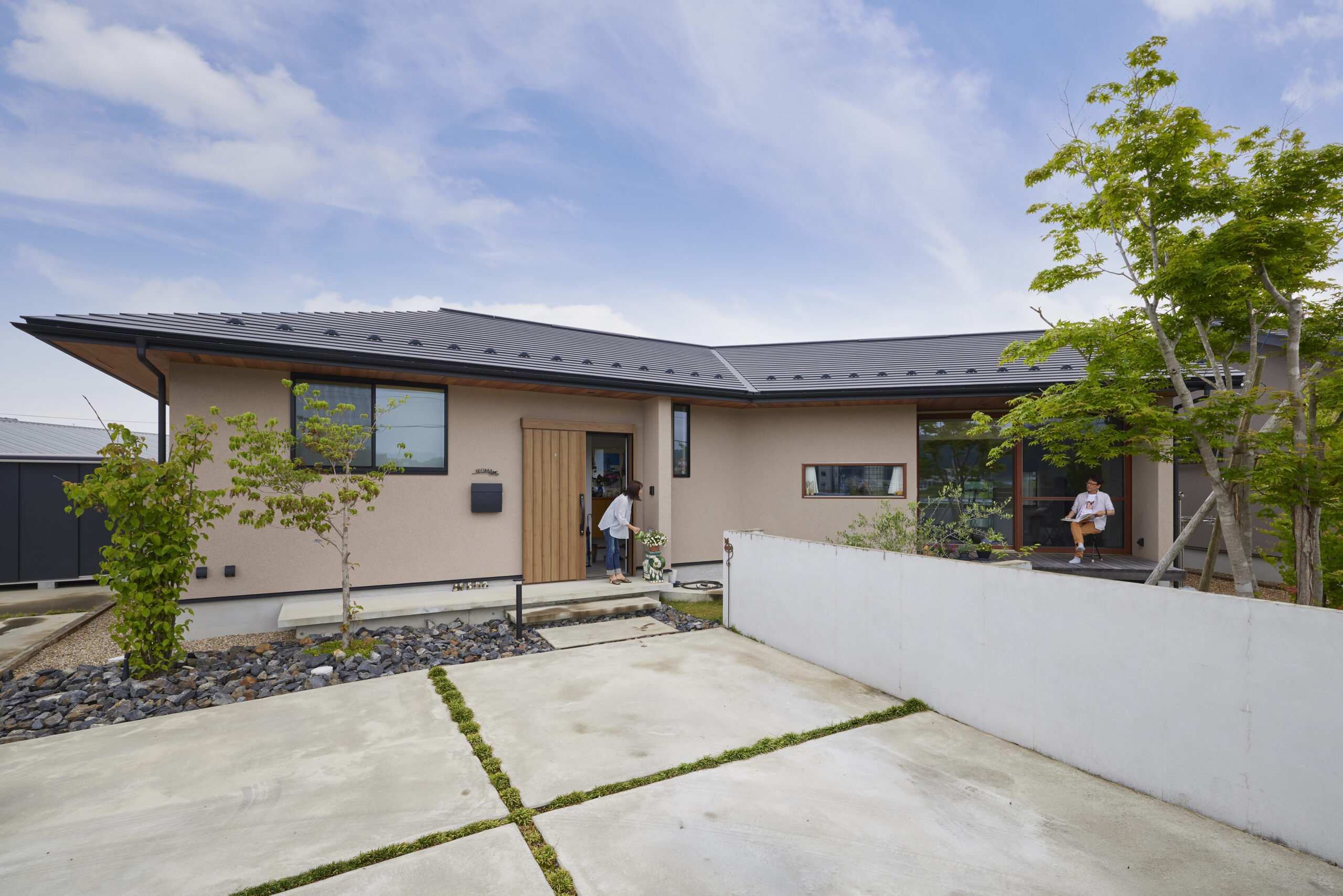 夫婦と猫が心地よく暮らす、景色を楽しむ平屋